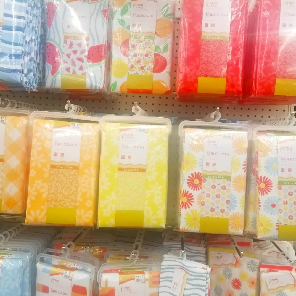 💕Poly fabric tablecloths multi size bundled up to 4 in each bag. - Picture 1 of 2